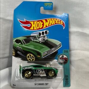 Hot Wheels Green '69 Chevy Camaro Z28 Tooned Car